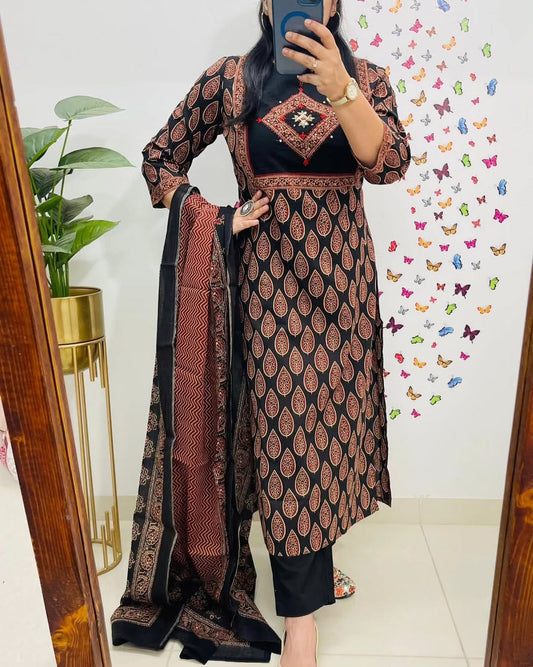 Mughal/Kalamkari Fusion Azrak Bagru Print Black Kurti Pant Dupatta Set