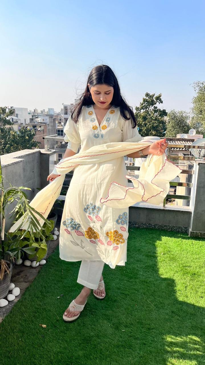 Dreamy Elegance : Cream A-Line Cotton Kurta Set With Malmal Dupatta